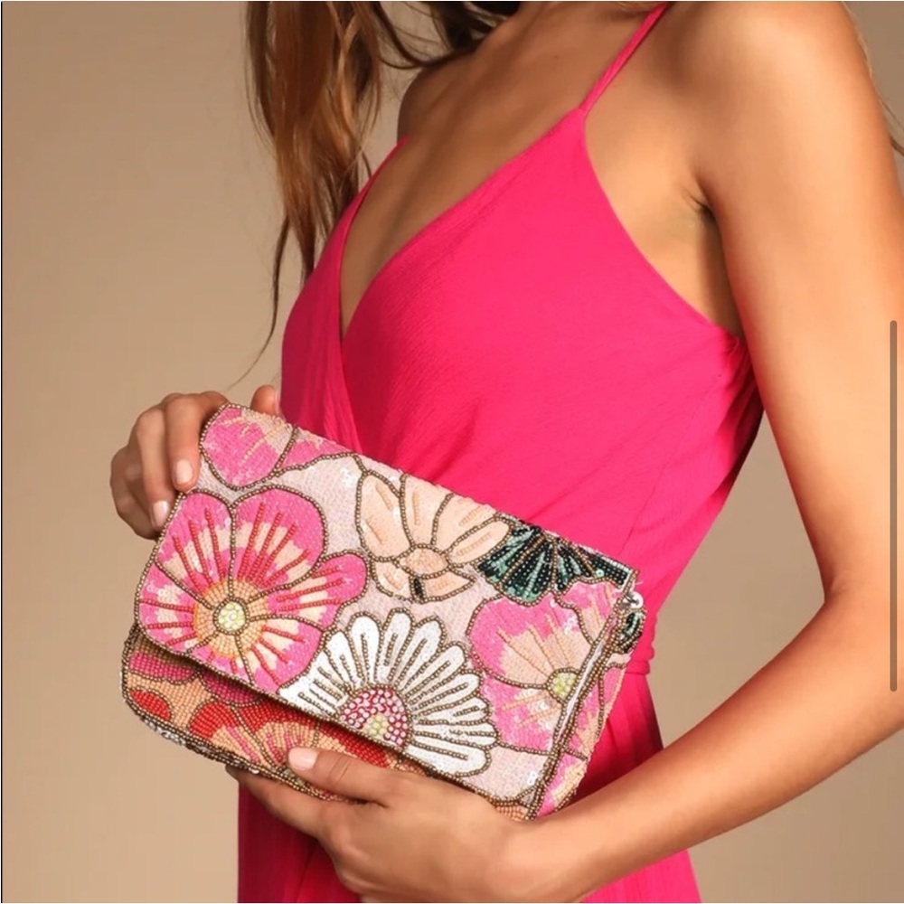 Lulus Floral Beaded purse with sequins